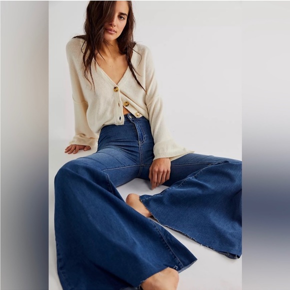 NWT Free People Just Float On Flares - Picture 2 of 10